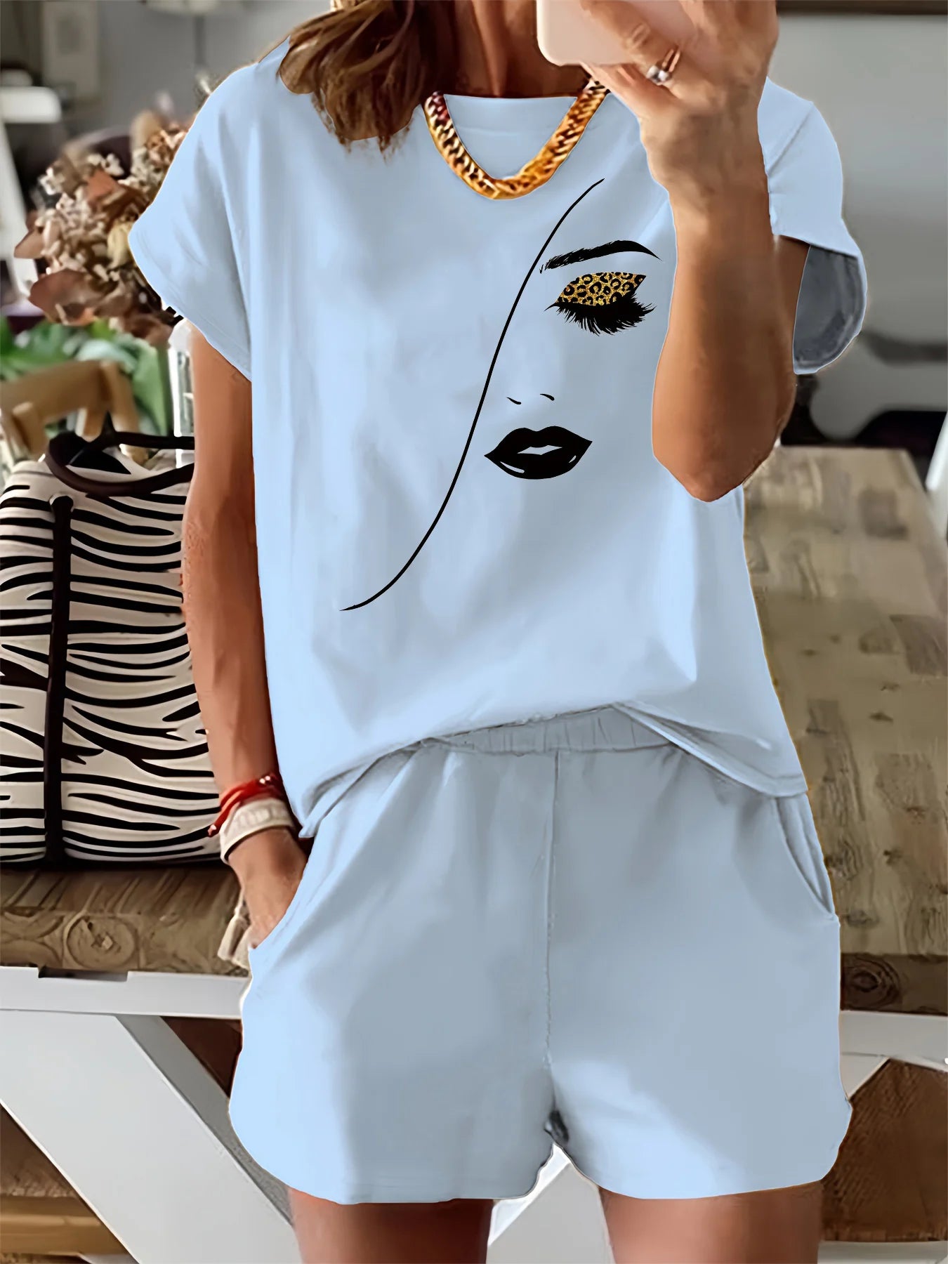 Summer women's fashion simple portrait print casual loose round neck short sleeved T-shirt shorts two-piece set