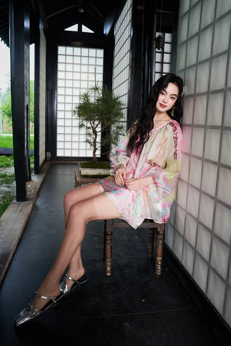 ELFSACK Floral Print Chiffon Two-Piece Set, V-Neck Blouse & Shorts, Oriental Casual Summer Outfit for Women