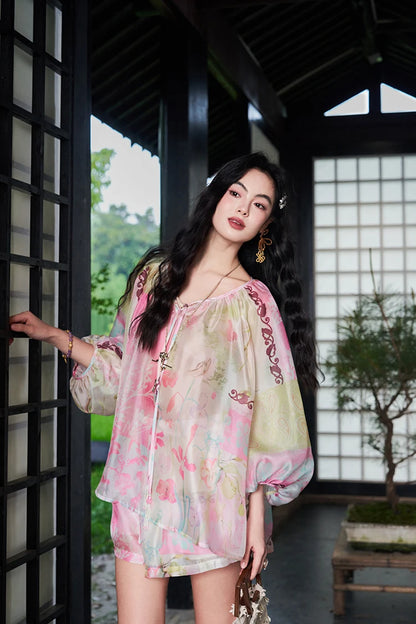 ELFSACK Floral Print Chiffon Two-Piece Set, V-Neck Blouse & Shorts, Oriental Casual Summer Outfit for Women