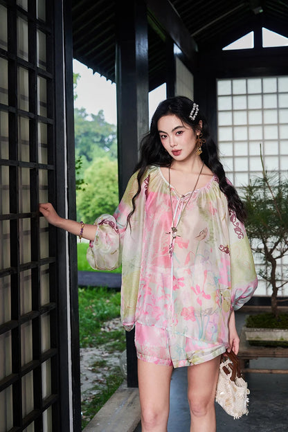 ELFSACK Floral Print Chiffon Two-Piece Set, V-Neck Blouse & Shorts, Oriental Casual Summer Outfit for Women