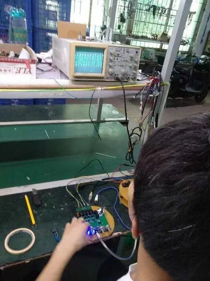 Wind Solar Hybrid Charge Controller 24/36/48/60V Buck-Boost Off-Grid PV Controller