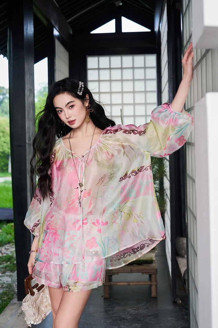 ELFSACK Floral Print Chiffon Two-Piece Set, V-Neck Blouse & Shorts, Oriental Casual Summer Outfit for Women