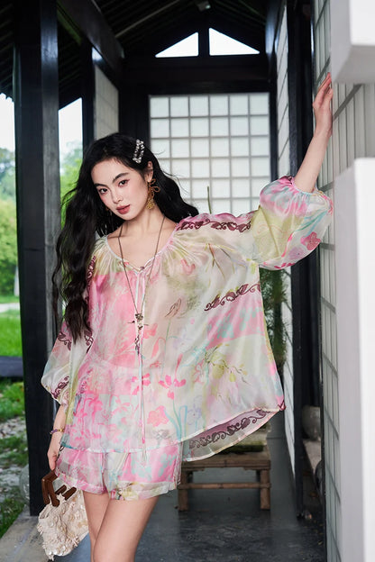 ELFSACK Floral Print Chiffon Two-Piece Set, V-Neck Blouse & Shorts, Oriental Casual Summer Outfit for Women
