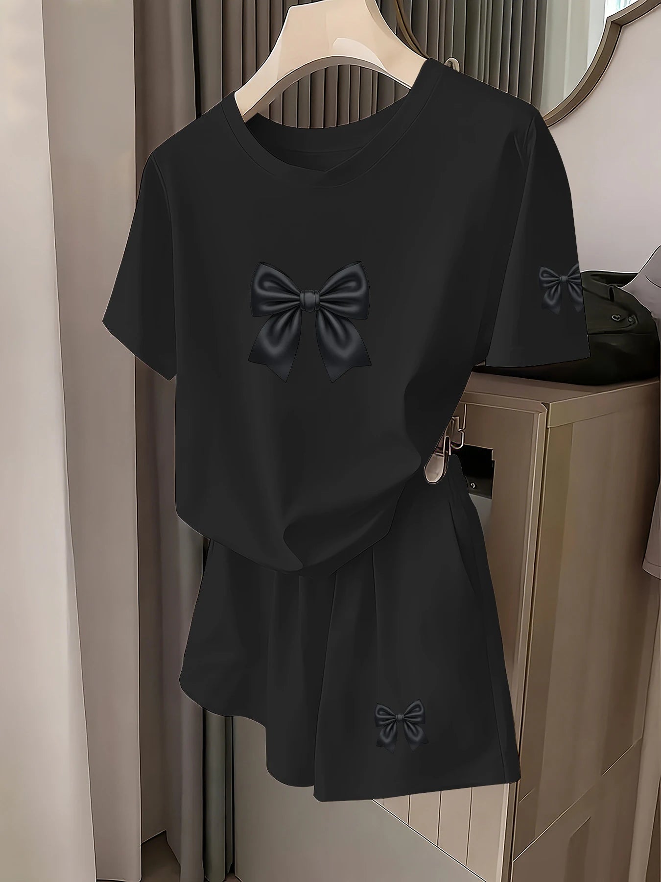 French Retro Style Elegant Bow Print Short-Sleeve Set for Women, Loose Fit, Slimming, Stylish Casual Fashion Versatile T-Shirt and Shorts Two-Piece Set, Daily Date Outfit, Women's Clothing