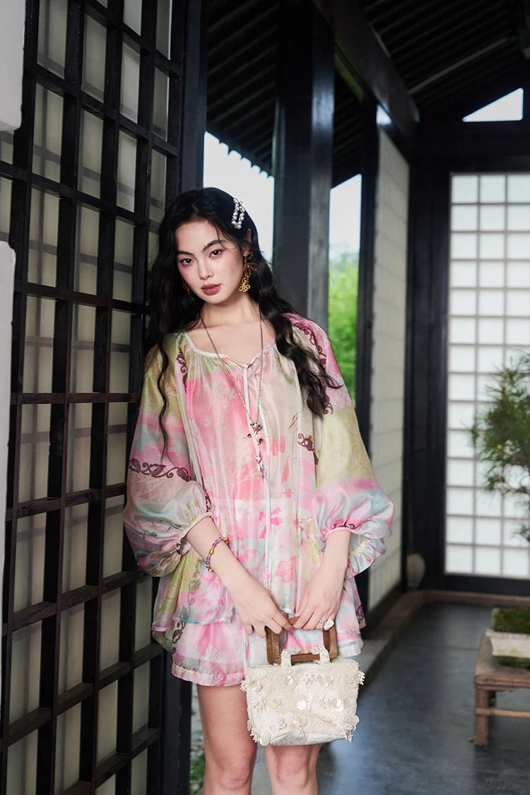 ELFSACK Floral Print Chiffon Two-Piece Set, V-Neck Blouse & Shorts, Oriental Casual Summer Outfit for Women